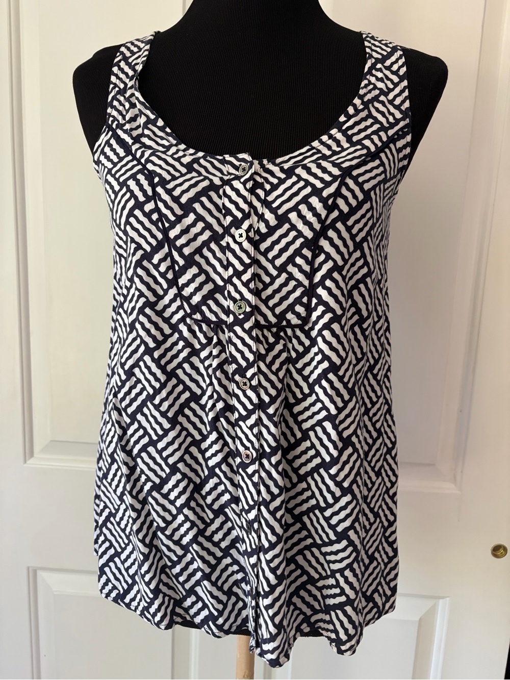 Maeve Navy and White Geometric Button-Front Camisole XS